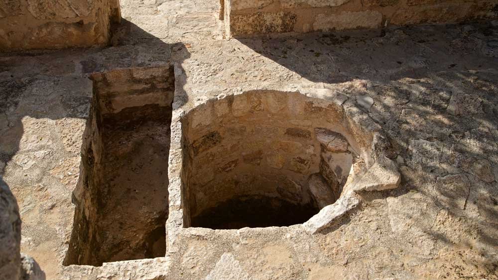 آبار في كنائس مار إلياس